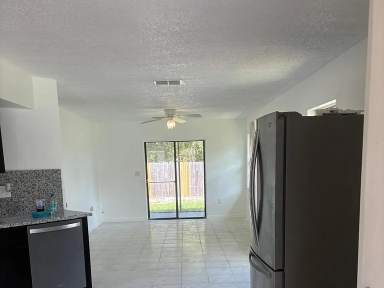 658 Royalty Ct — Photo 16