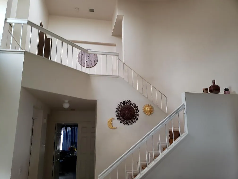 4 bed, 2500 sqft, $3,000 — Photo 3