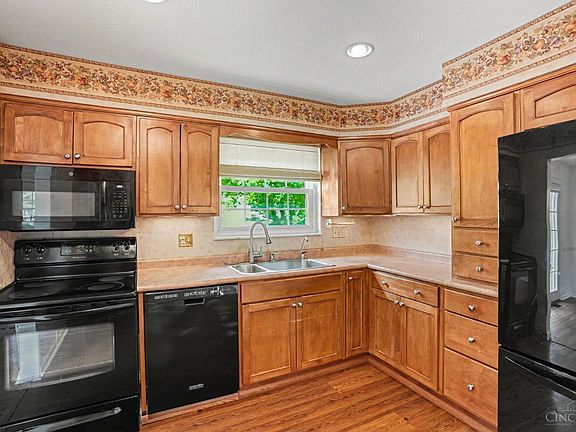 5th image of 4483 Woodtrail Ln