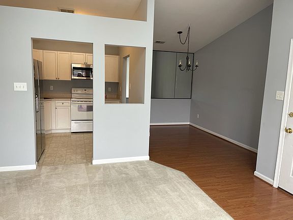 3rd image of 9-164 Brookland Ct #9