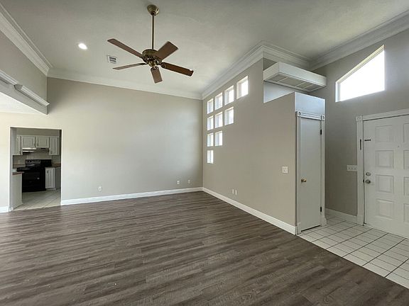 3rd image of 122 Treasure Palm Dr