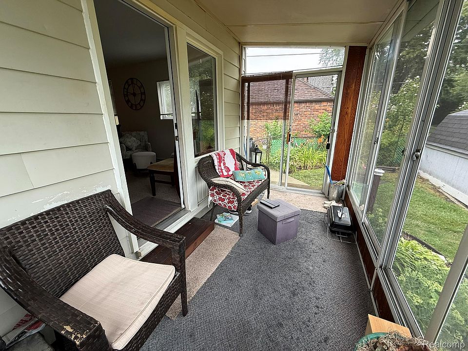 22225 Saint Gertrude St, photo 17