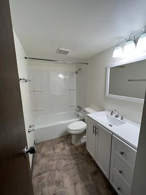 Maple Ridge Apartments — Photo 3