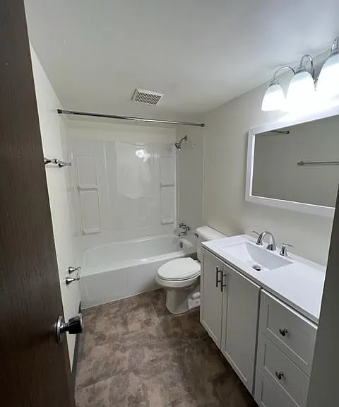 Maple Ridge Apartments — Photo 3