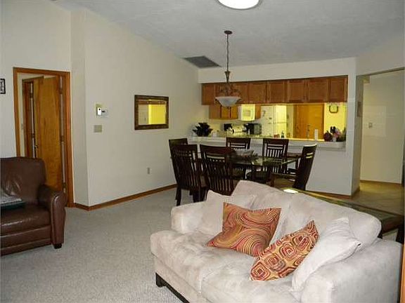 4th image of 115 Villa Ave