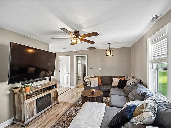 3rd image of 1204 Spring St