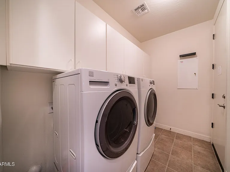 2681 E Hampton Ln — Photo 27