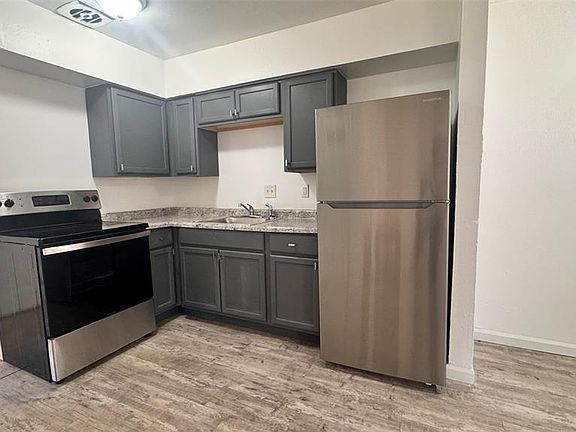 4th image of 2125 Edmund Ave