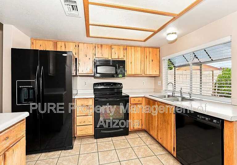 1151 N Cambridge St — Photo 5