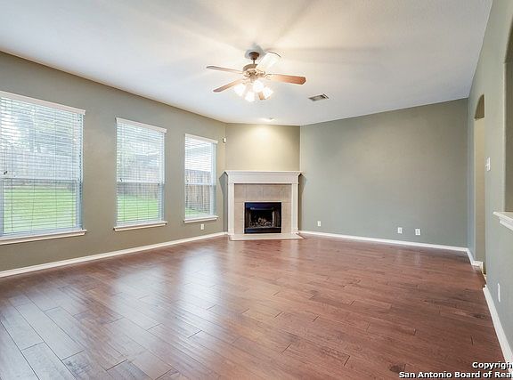 5th image of 4947 Augusta Sq