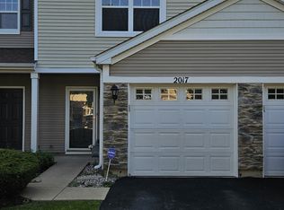 2017 Limestone Ln, Carpentersville, IL