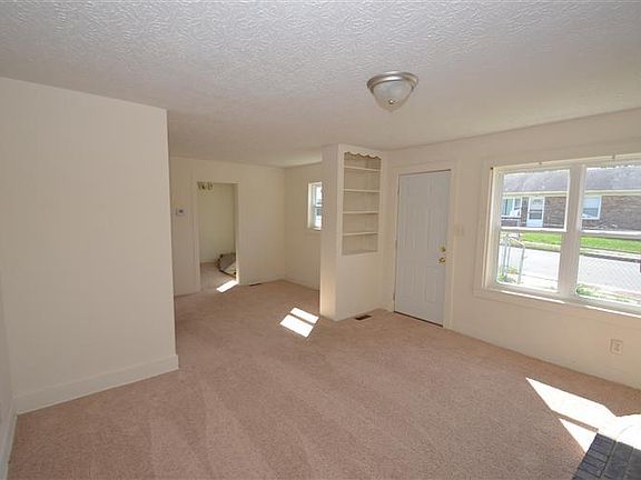 5th image of 909 Highland Dr