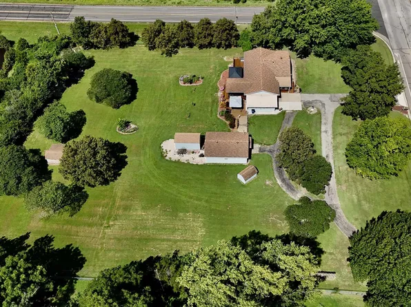 1203 N 1800th Rd, Lawrence, KS 66049