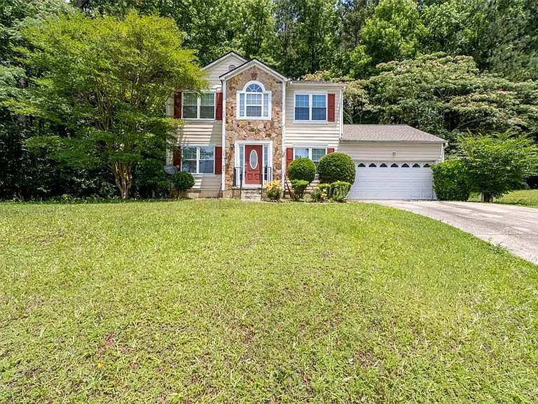 800 Revena Dr — Photo 2