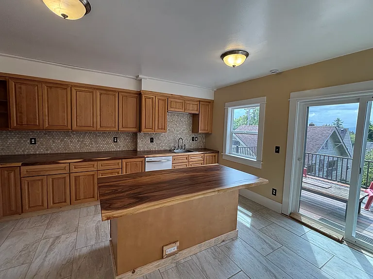 469 Lexington Ave #1 — Photo 2