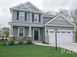 10112 N Brookshire Dr, Peoria, IL 61615