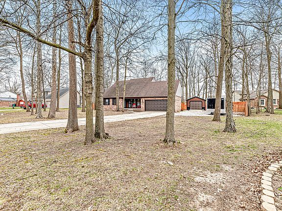 2nd image of 2383 Woodland Trce
