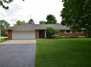 S57W25447 Lois Ln, Waukesha, WI 53189