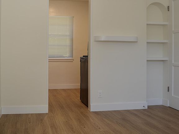 4th image of 909 Montana Ave APT 5