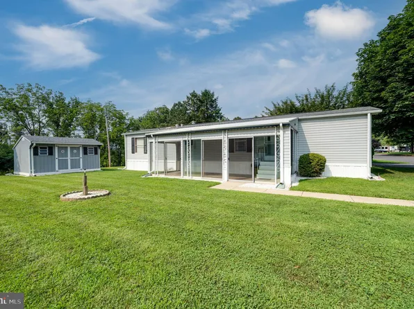 3450 Mountain Rd Trailer M50, Hamburg, PA 19526