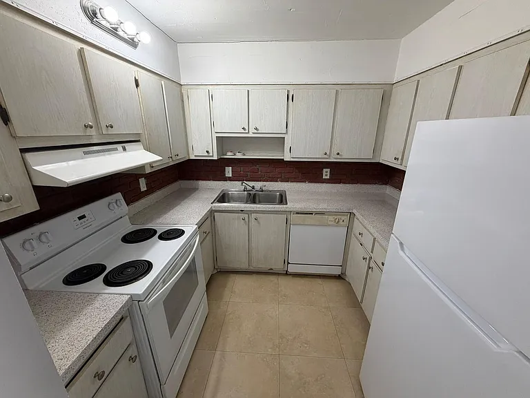 1830 Maravilla Ave #704 — Photo 54