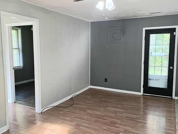 2nd image of 2820 Oxford Rd