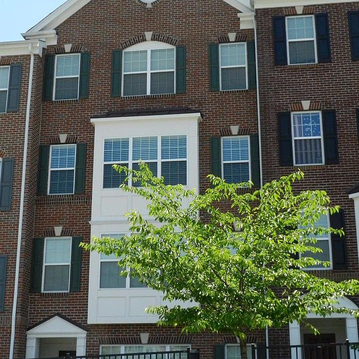 1st image of 15364 Kensington Park Dr #122