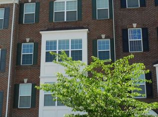 15364 Kensington Park Dr #122, Woodbridge, VA 22191