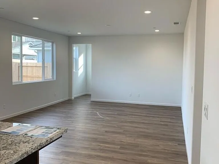 196 N Andrews St — Photo 8