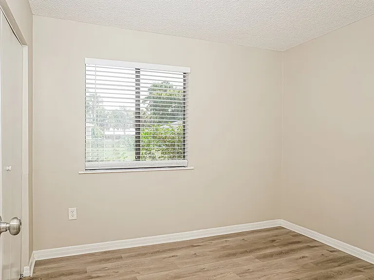 2912 Crane Ave — Photo 13