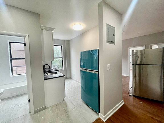 5th image of 1053 Rogers Ave #3R
