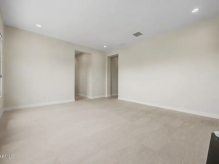 3813 E Fairfield St — Photo 43