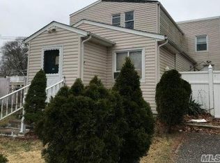 74 Highview Dr, Selden, NY 11784