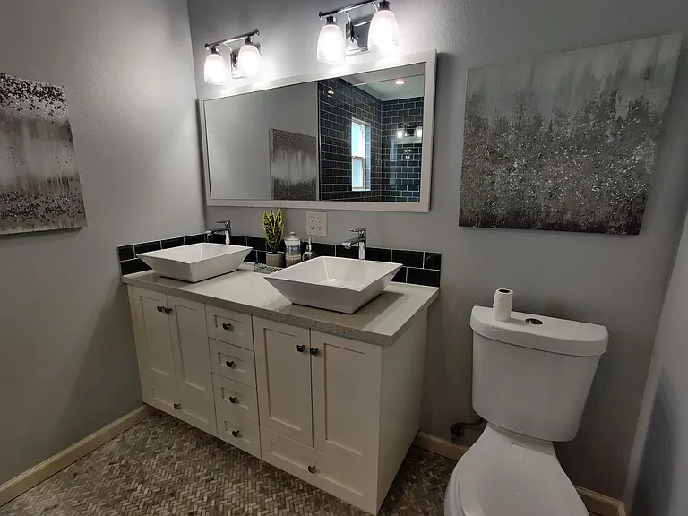 806 Carmel Ct — Photo 8