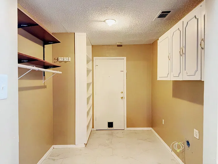 2837 Lowell Dr — Photo 7