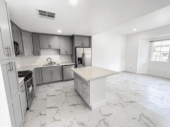 6029 Del Amo Blvd — Photo 5