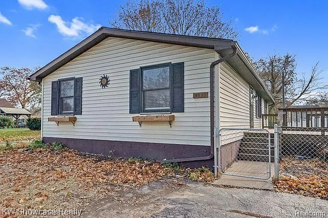 4053 Mapleleaf Rd photo 1