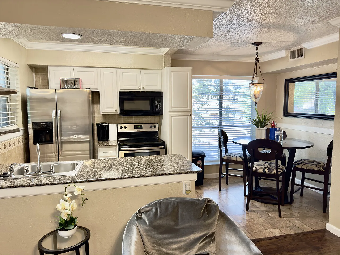 I02 World Cup Stay - 18 min to AT&T - Sleeps 4 - Free Parking — Photo 3