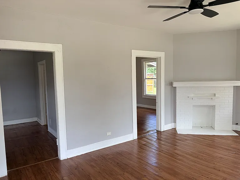 2206 Avenue E — Photo 5