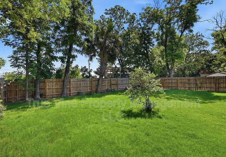 216 E Fest St — Photo 33