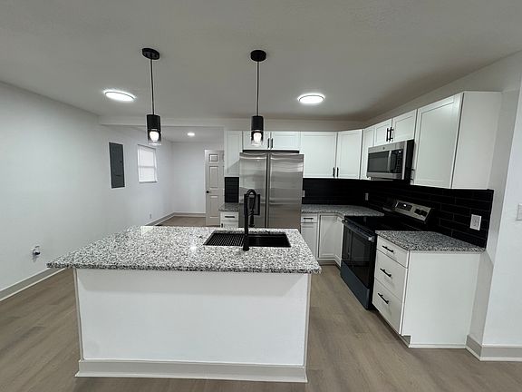 5th image of 213 Ivey St