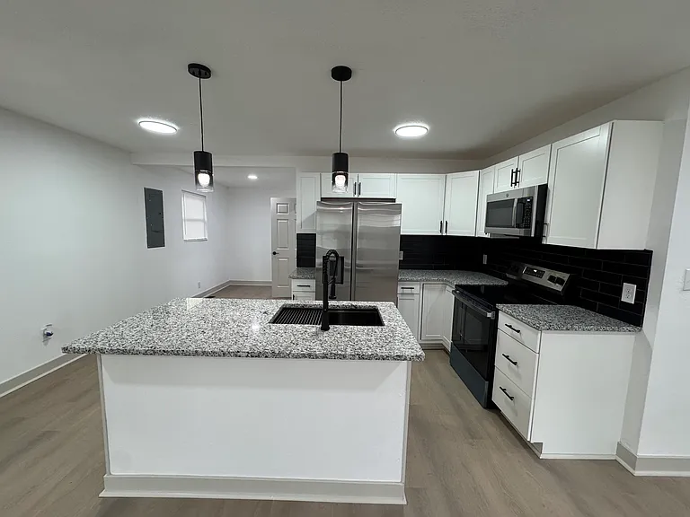 213 Ivey St — Photo 5