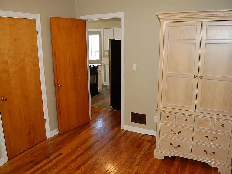 2620 Sumner St — Photo 10