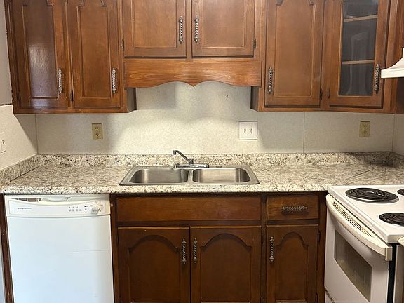 4th image of 124 21st Ave NE #104