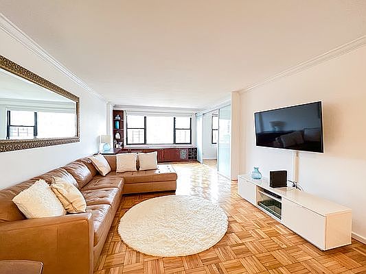 3rd image of 196 E 75th St APT 10D