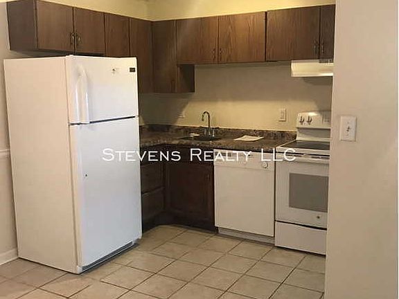 3rd image of 915 S Seminole Dr APT 35