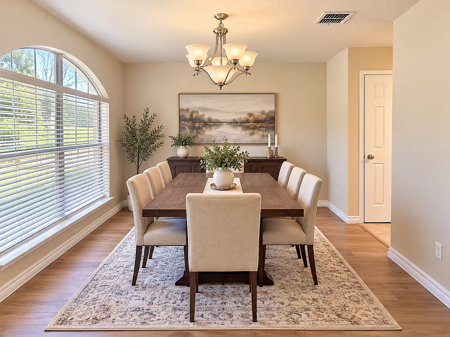 4 bed, 2153 sqft, $2,200 — Photo 2