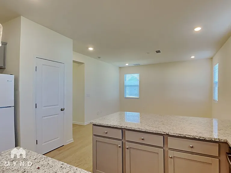 1568 Banham Dr — Photo 10