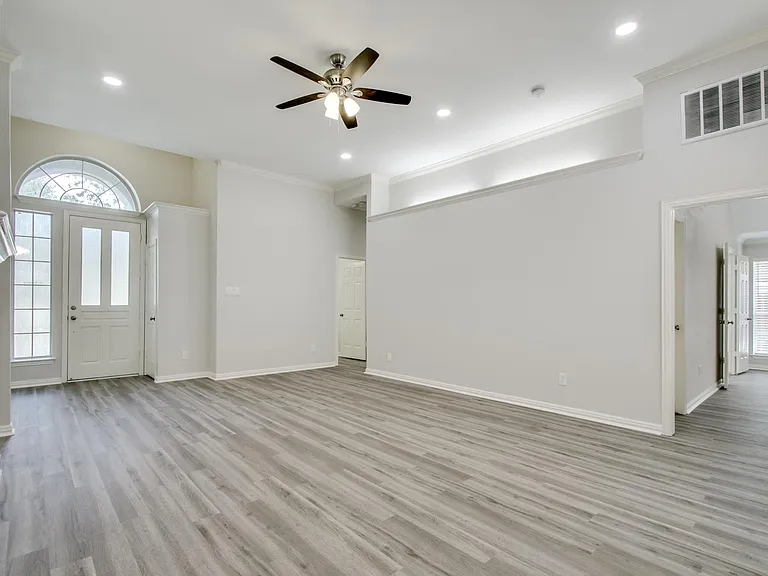 409 Lancashire Dr — Photo 11