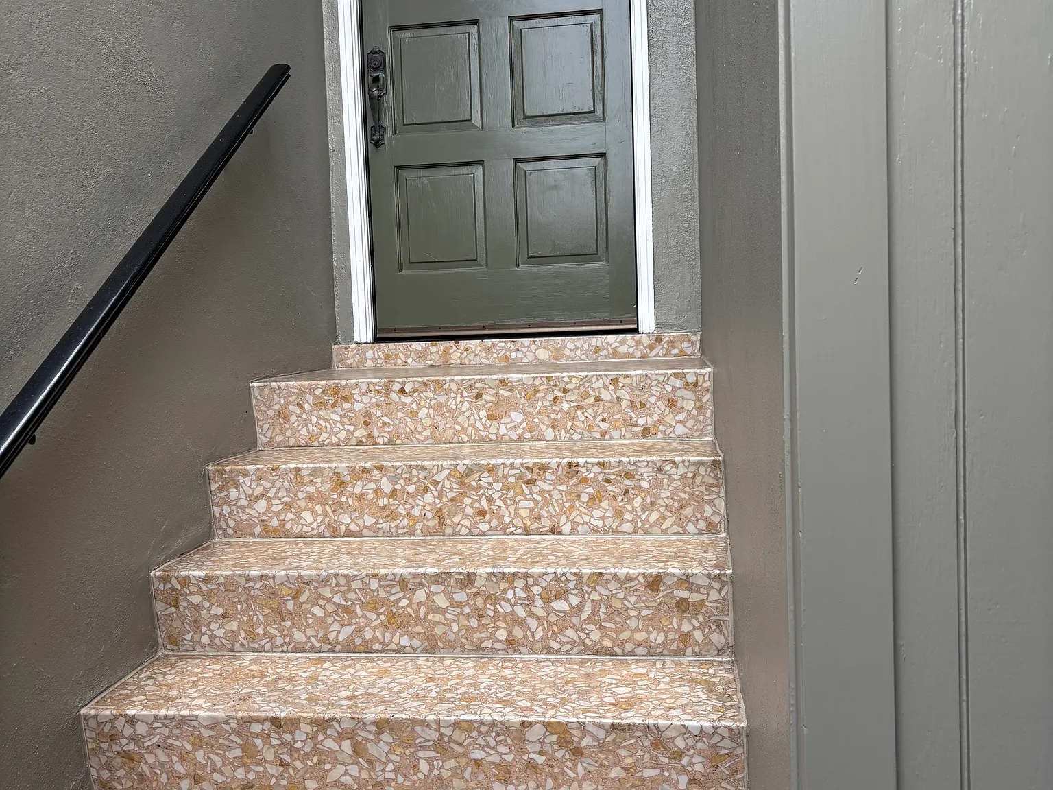 4 bed, 2500 sqft, $10,000 — Photo 3